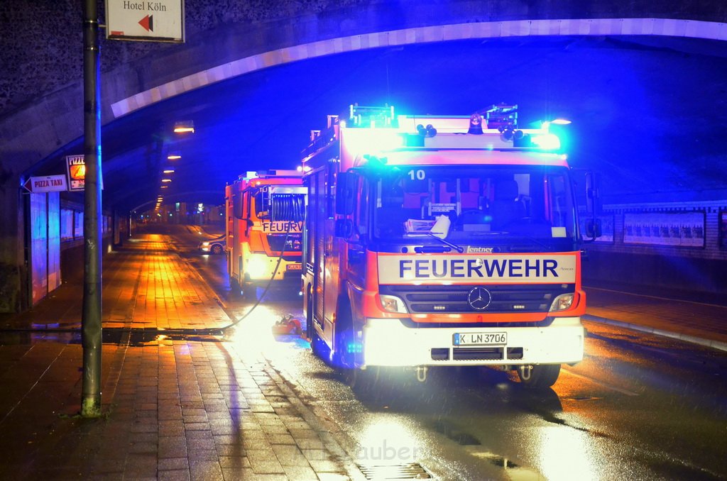 Wohnwagenbrand Koeln Hoehenberg Olpenerstr P029.JPG - Miklos Laubert